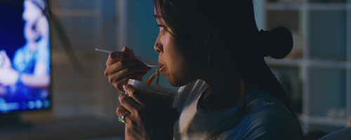 7 Effective Ways to Stop Emotional Eating at Night